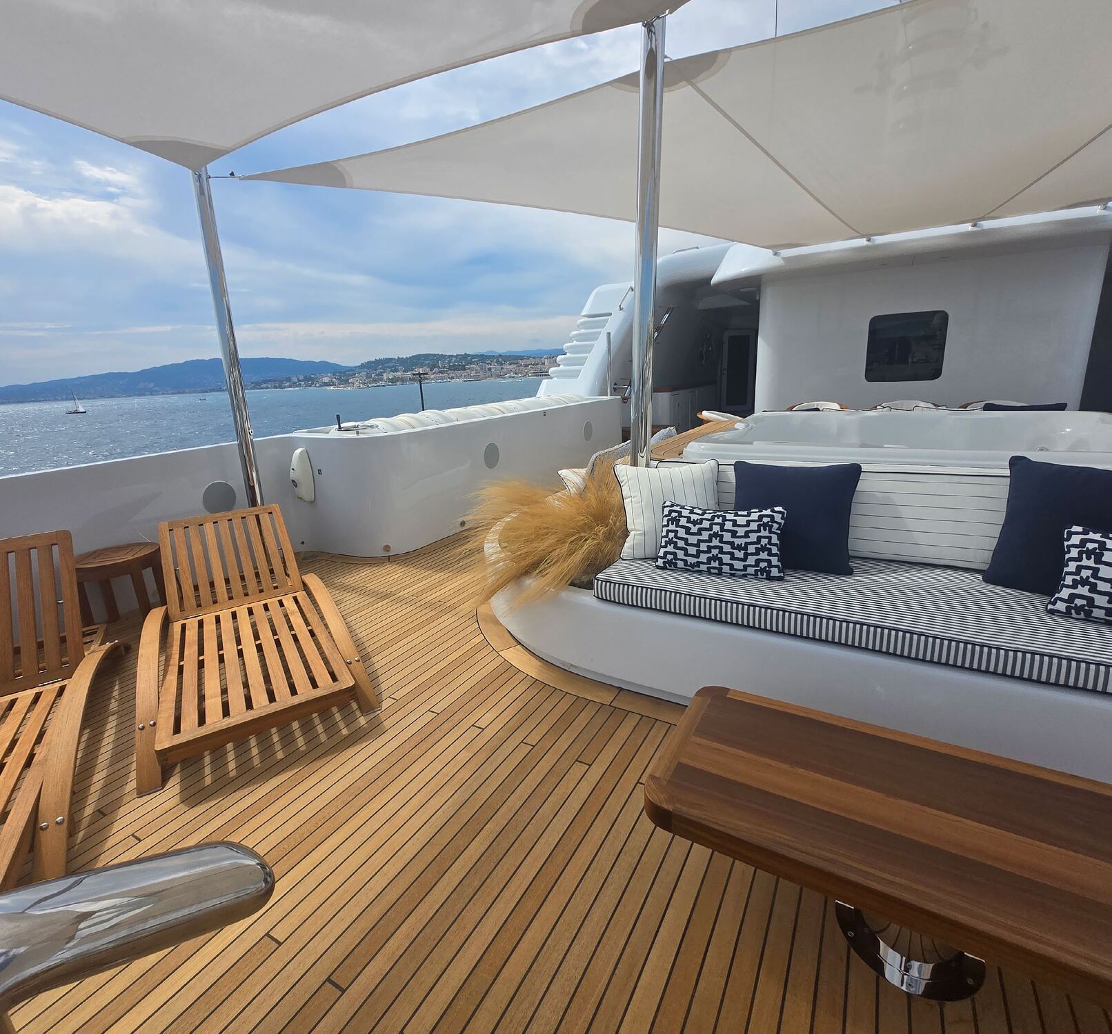 Quiet yacht lounge with integrated systems